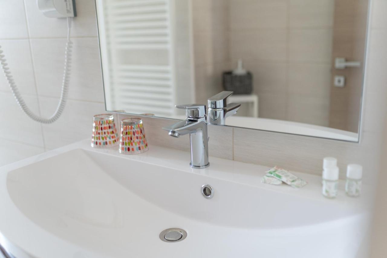 Le Stanze Dei Poeti E Del Vino Hotel ลาสเปเซีย ภายนอก รูปภาพ